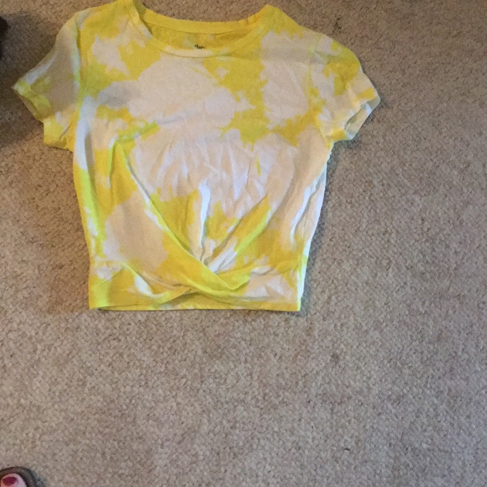 Never worn tie dye yellow crop top trendy!!